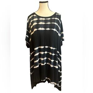 Chic Black and White Tunic Top